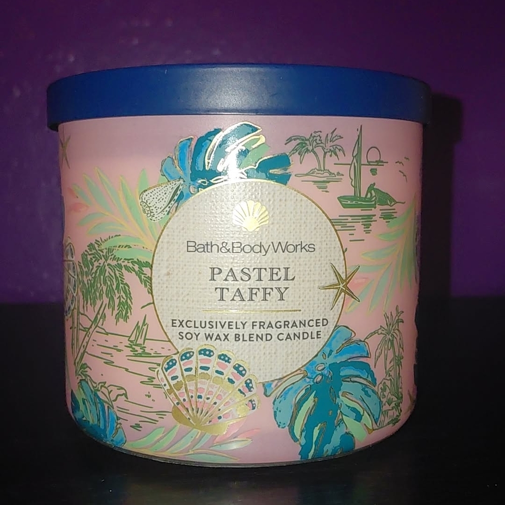 Bath & Body Works Pastel Taffy Candle - Pink and Blue